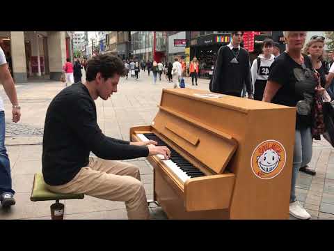 Thomas Krüger – "Für Elise" Crazy Piano Version On Street In Dortmund