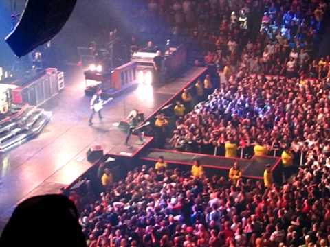 Greenday,American Idiot live in hamilton july 2009 GREAT MOSH PIT ACTION