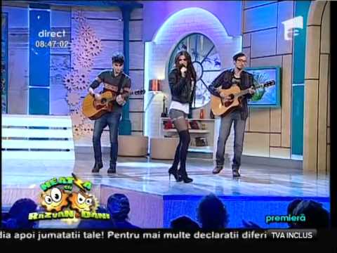 Premieră! Lorina - "Away from home"