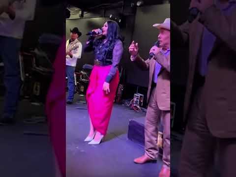 Así canta la cantante De Los Ángeles Nataly Rodríguez Corral de piedra