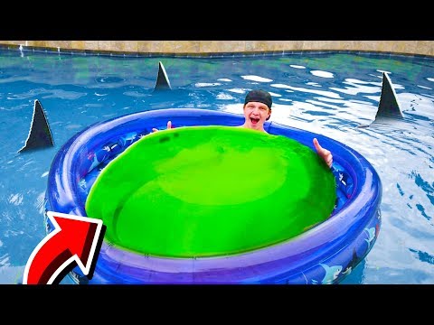 GIANT WUBBLE BUBBLE BOAT IN MY POOL!