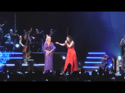 Maldita Primavera - Amores Extraños | Laura Pausini y Yuri (Tour Grandes Exitos 2014))