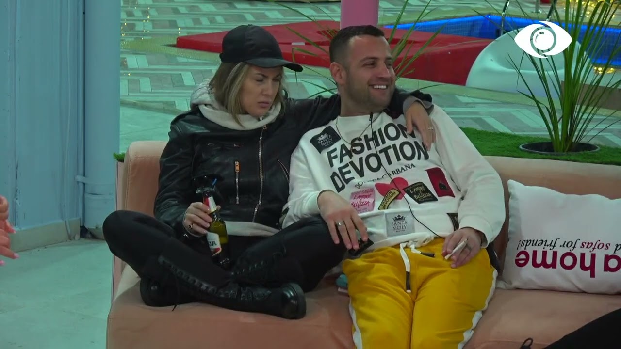 Olta del nga kamperi dhe paralajmëron banorët: Silluni mirë me mua…