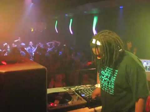 donald glaude chopin the crossfader with his mouth!!! @ element mcAllen tx 2-6-9
