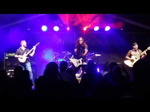 Flowerwhile - FLOWERWHILE - Projít Stínem (Live Rockové Chrlení 2017)