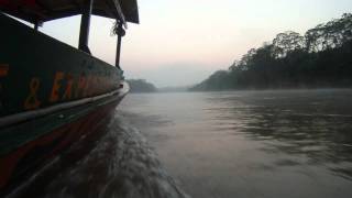 preview picture of video 'Tambopata Boat Ride at Dawn'