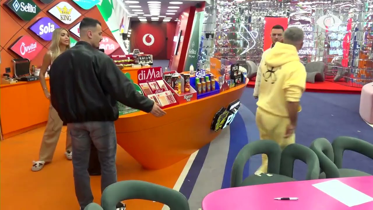 Ti po tallesh me këtë djalin/ Artani-Brikenës: E poshtëron atë djal, ndërhyn Mateo