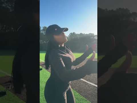 When Erica meets a new admirer at her workout session with Jody!