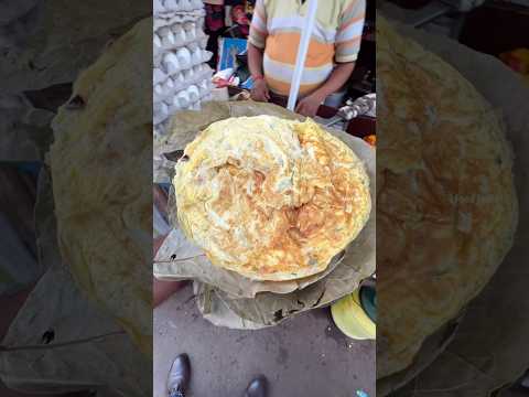 Giant Size 10 Eggs Omelette at Kolkata Canning Street