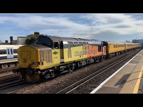 37099 “Merl Evans” and 37421 @ Tonbridge working 1Z85 | 18/09/22