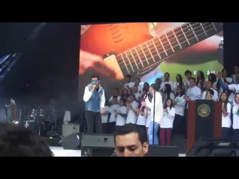 Le Hace Falta Un Beso - Alejandro Gonzalez ft Mike Bahia (Coliseo el salitre 20-02-16)