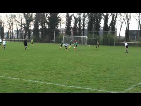 20150411 Huizen D2 - JSV D3 eerstehelft 0-0