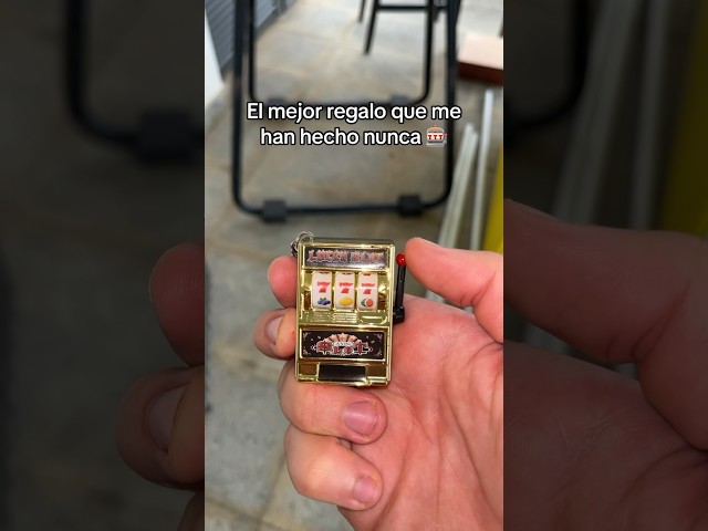 Vídeo relacionado con WUSJCOF 2 Piezas Mini máquina de Casino,Amuleto de Jackpot,Juguetes Divertidos para Hombres jóvenes,Ranura para Fruta,tragaperras,Llavero,Arcade,Birthday Gift for Men and Women