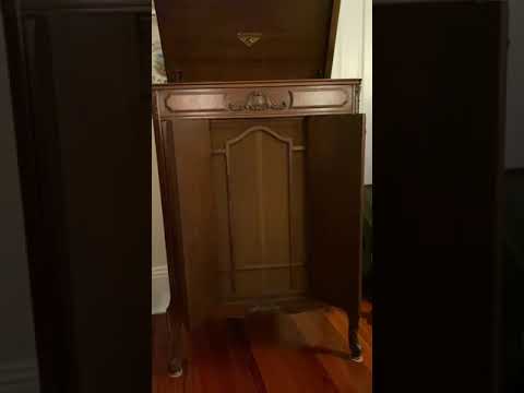 8-12 Victrola “Waltzing in a Dream” Early Bing Crosby 1932