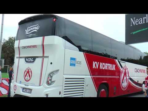 Vertrek spelersbus naar derby