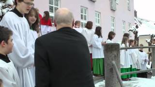 preview picture of video 'Begrüßung von Bischof Konrad Zdarsa durch die Ministranten von Ottobeuren'