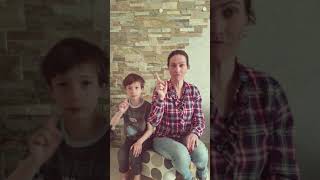 Hum ! Hum ! fait la petite grenouille