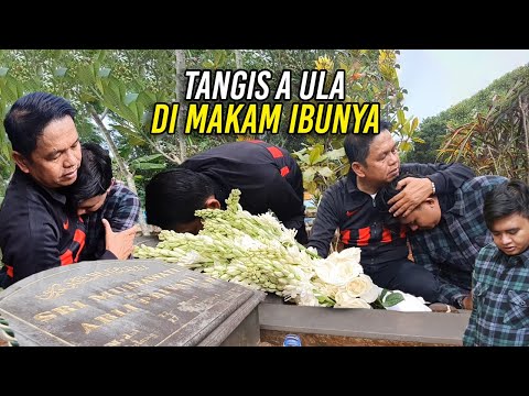 SUASANA HARU SELIMUTI DO'A A ULA DI MAKAM ALMARHUM IBUNYA SRI MULYAWATI