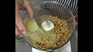 הכנת חומוס, גרגר בולגרי , שריית לילה עם סודה לשתייה, טחינה היונה, מיץ לימון טרי עם ה"בשר"