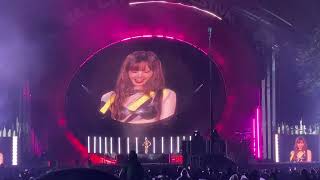 Download lagu Lisa performing Moonlit Floor (Kiss Me) live at Global Citizen Festival NYC 2024 mp3