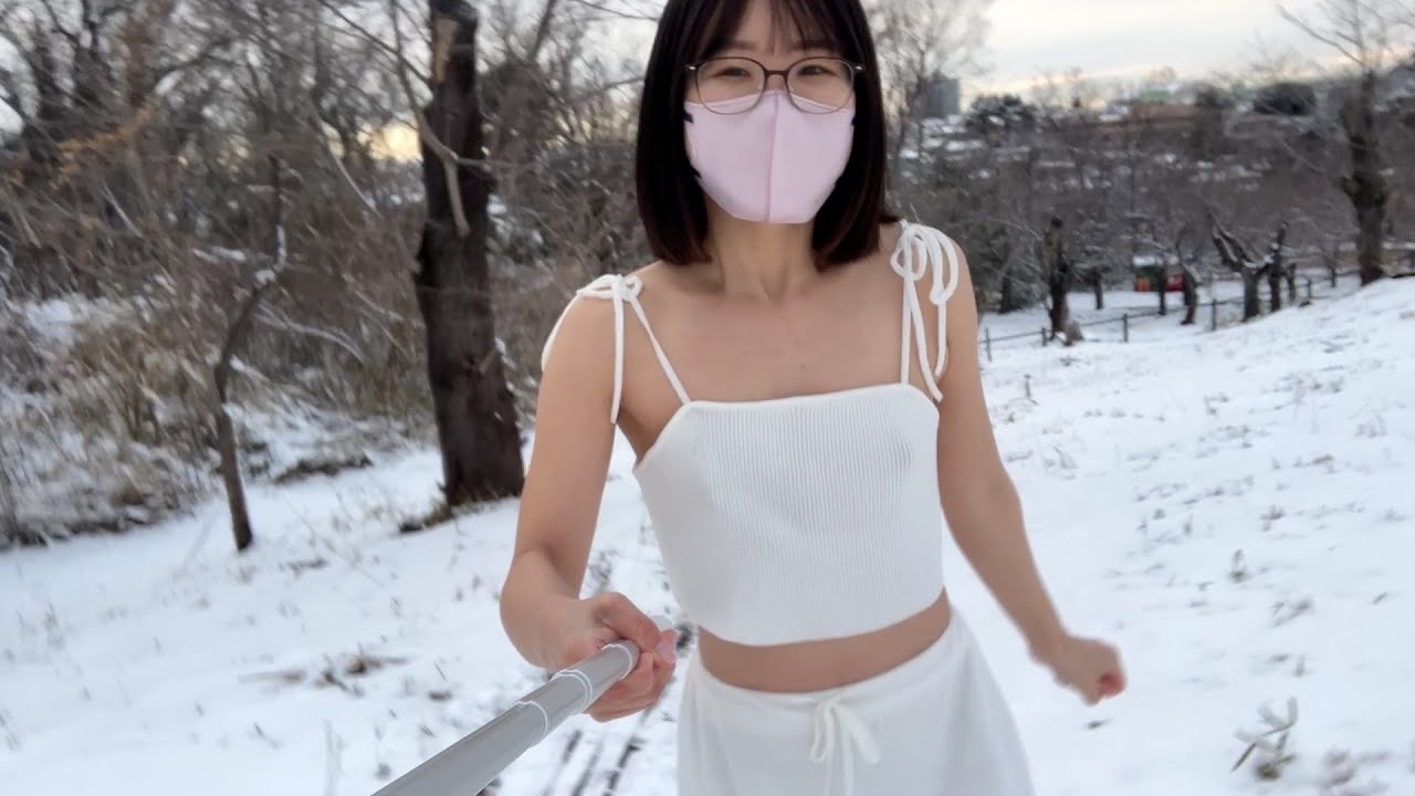 【ノーブラ散歩】寒過ぎて勃っちゃいました、、、