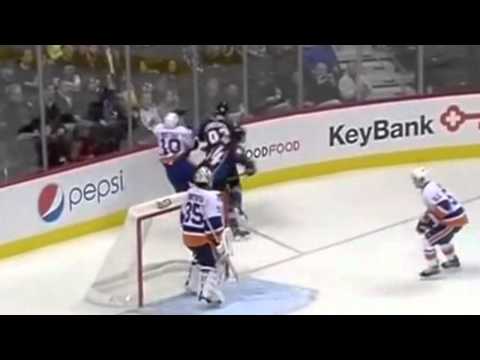 Gabriel Landeskog nails Mike Mottau