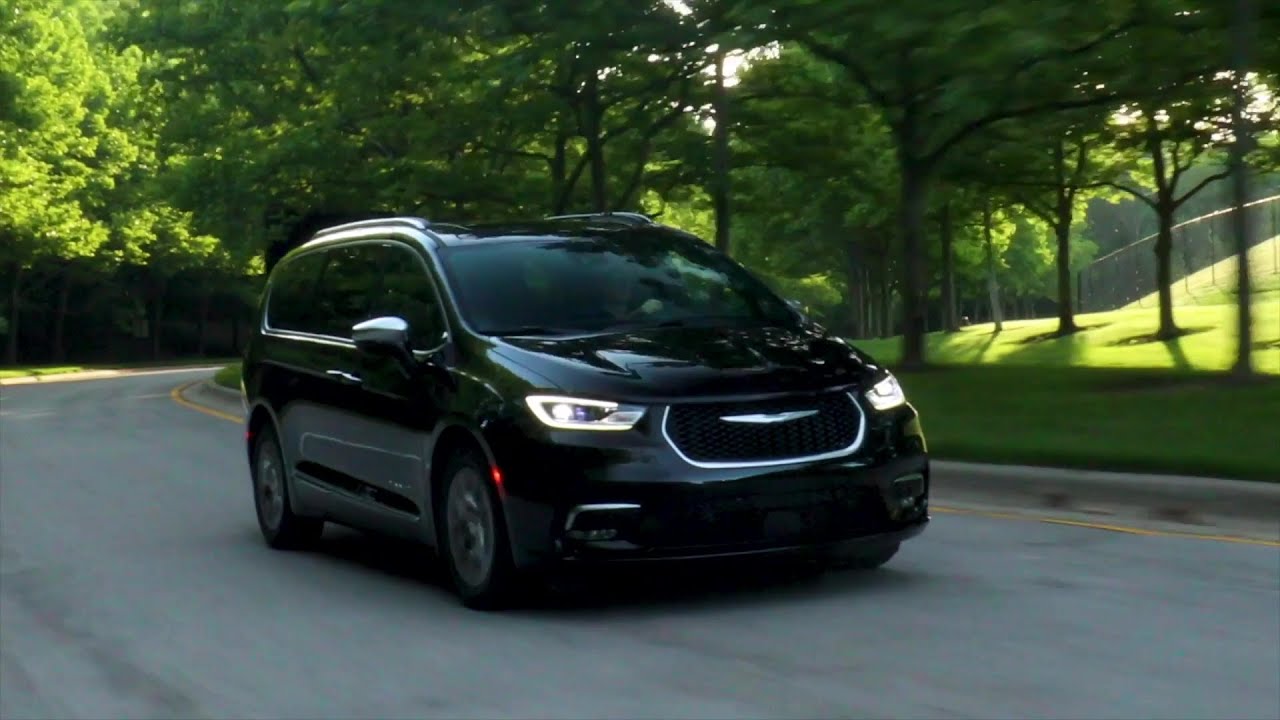 2026 Chrysler Pacifica Plug-in Hybrid Driving Video