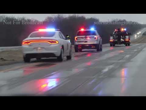 Sleet Creates Slick Roads In Missouri - Poplar Bluff, MO 02/23/2022