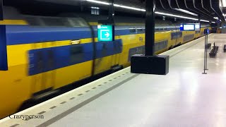 Dubbeldekker Trein NS VIRM 8739 Aankomst Station Delft