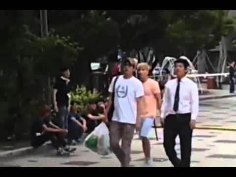 [Leeteuk FANCAM] 120628 Outside @ Mnet 20's Choice Awards 2012 (SUPER JUNIOR)