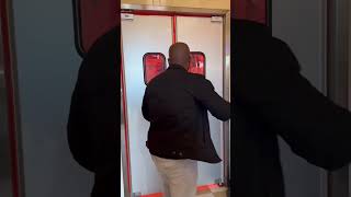 I’m back at another Speakeasy aka Secret Bar. Can you believe what’s behind a pizzeria 🍕