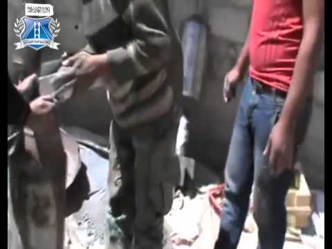 تجهيز قذائف عيار 240 لضرب قوات النظام في مطار دير الزور العسكري من قبل جبهة تحرير الفرات الإسلامية