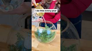 Easy diy holiday table decor #holidays #christmasdecor #tabledecor #diydecor #tablesetting #crafts