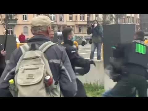 Haintz vs antifa und Polizei in Frankfurt #ffm1104