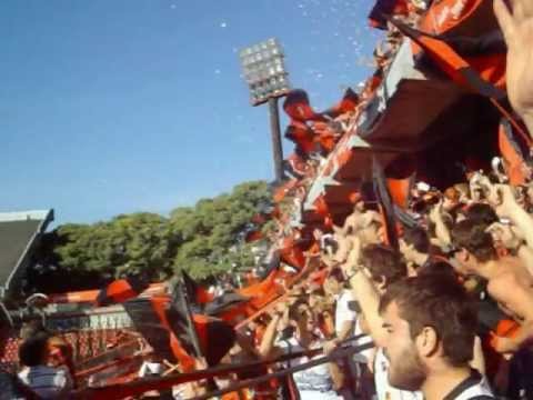 "Douglas Haig en el Coloso del Parque / 10.000 de visitante / Recibimiento" Barra: Los Fogoneros &bull; Club: Douglas Haig