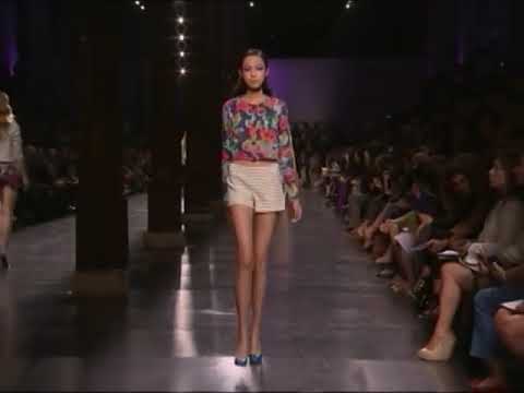 Cacharel's Fashion Show - Woman's Prêt-à-Porter Spring / Summer 2012