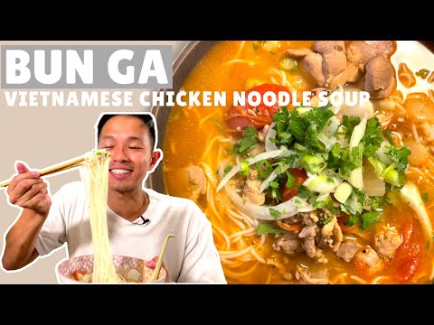 QUICK & EASY VIETNAMESE chicken noodle soup // BUN GA