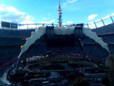 U2  360 DENVER, CO 05 21 11 BEFORE CONCERT.