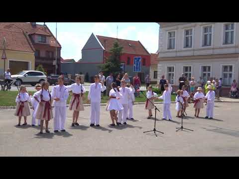 Před radnicí, č.1 - DFS MALÝ HANDRLÁČEK / XXV. MDFF Kunovské léto 2018