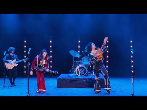 Banda AL9 - California (English Version - Video)