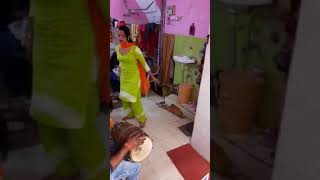 preview picture of video 'अमरोहा में मोहल्ला कोट में एक व्यक्ति के घर आये किन्नरों ने कुछ किया ऐसे डांस देखिये☝️'