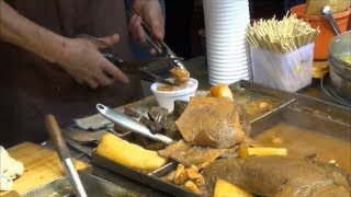 preview picture of video 'Hong Kong Street Food. Cooking a Beef Soup. Mong Kok, Kowloon'