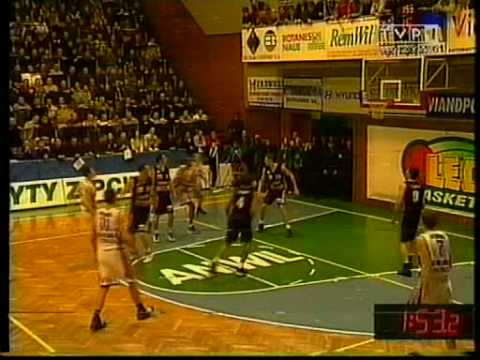 Edgars Sneps - celny rzut z dystansu