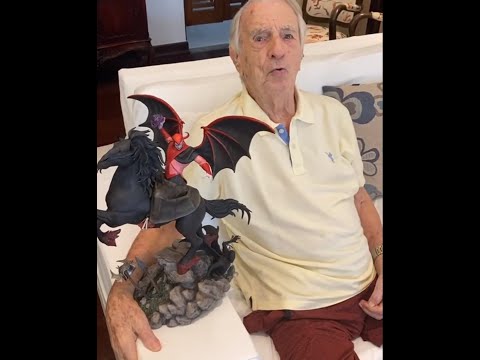Orlando Drummond, 101 anos, faz a voz do Vingador