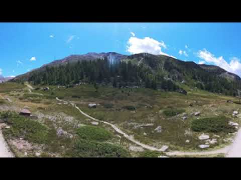 A Trilha dos 5 Lagos pouco antes do Ze Seewjinu Mountain Lodge, Zermatt, Suíça