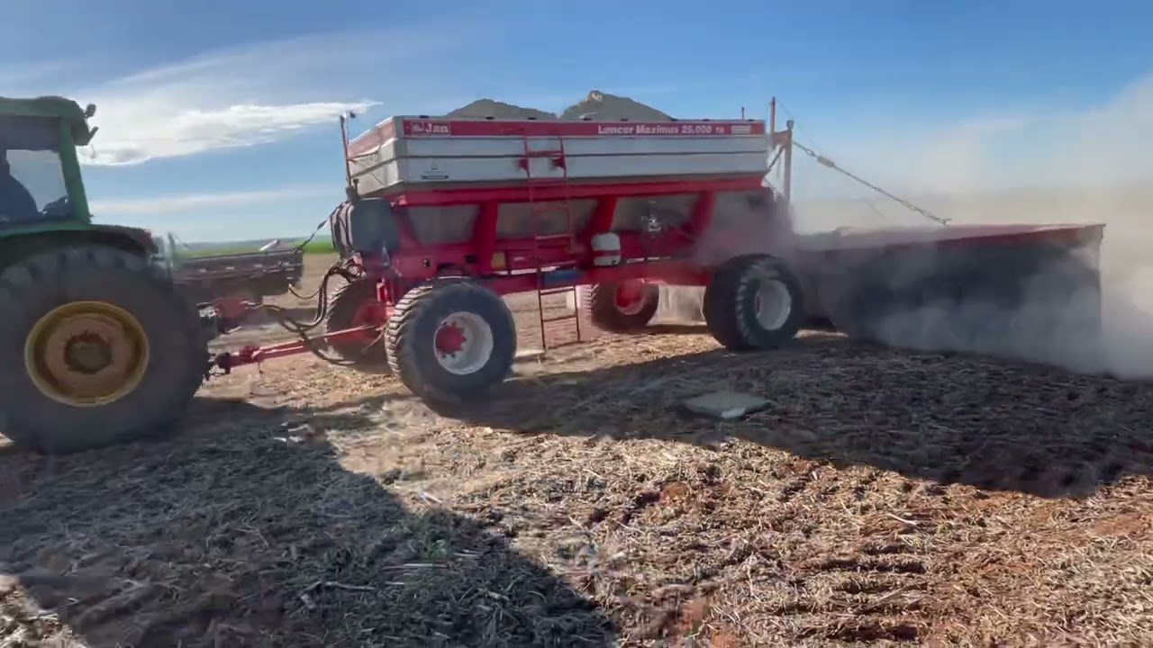 Aplicando Calcario Dolomítico