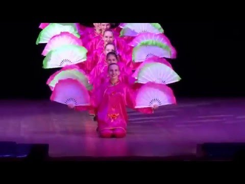 Китайский танец с веерами