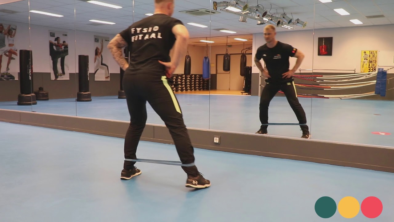 Video thumbnail: Lateral Band Walks — instructievideo
