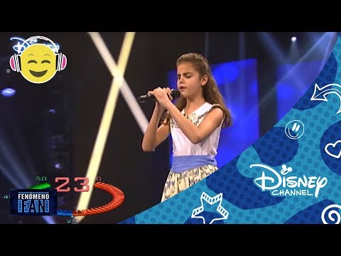 Fenómeno Fan - Laura: " Qué bonito" de Rosario  | Disney Channel Oficial