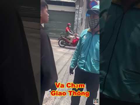 Người đàn ông va chạm xe máy với nam thanh niên #shorts